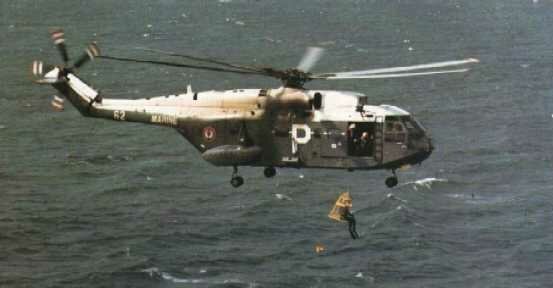 Frelon de la Aeronavale en mision de rescate