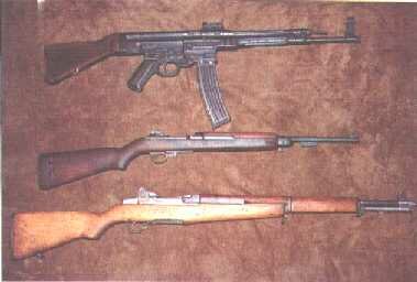 De arriba a abajo: StG44; fusil Garant M1 calibre 30-06 y carabina 30M1