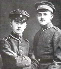Heinrich Himmel (izq) y su hermano Gerhard 1918
